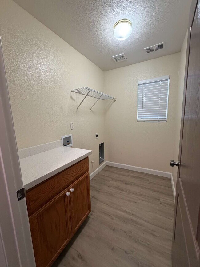 Building Photo - "Charming 4-Bedroom Gem with 2 Full Baths in Merced – Spacious 1,515 Sq Ft Home on Antley Street!"