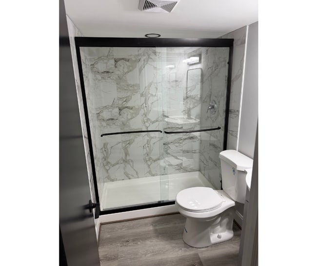 Building Photo - 716 E 23rd St