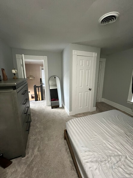 Building Photo - 322 E Chestnut St