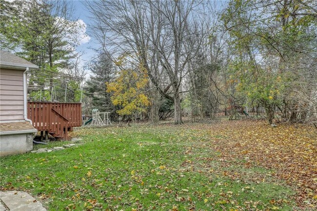 Building Photo - 9 Cloverdale Ln