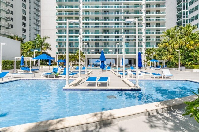 Building Photo - 1800 N Bayshore Dr