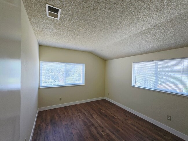 Building Photo - Tri-level Single Family Home