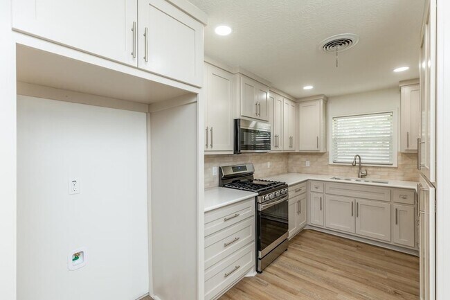 Building Photo - 1212 Irving St