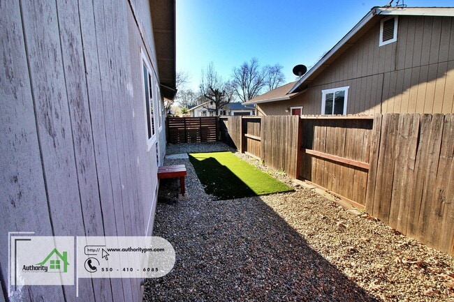 Building Photo - 2870 Iris St