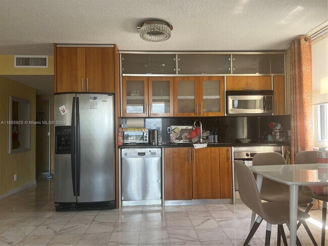 Building Photo - 1865 S Ocean Dr