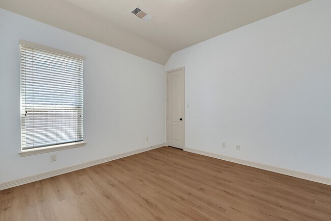 Building Photo - 2702 Ember Pass Ln