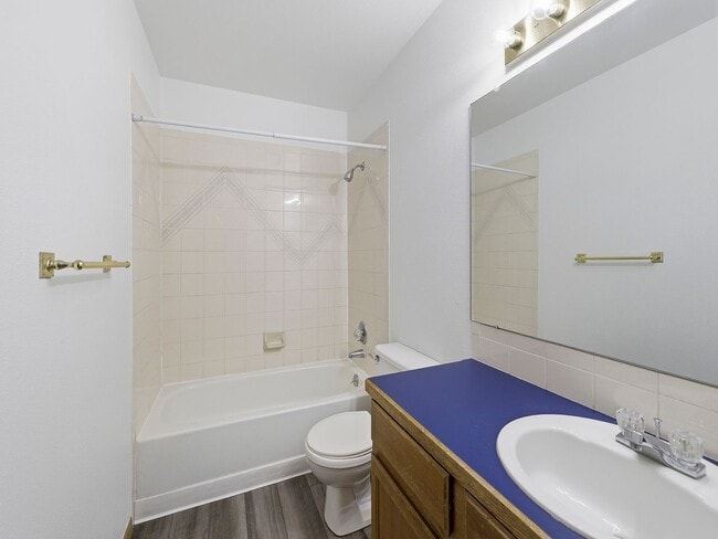 Building Photo - Bright & Spacious 3 Bed Home with Vaulted Ceilings & Fenced Yard AVAILABLE NOW!