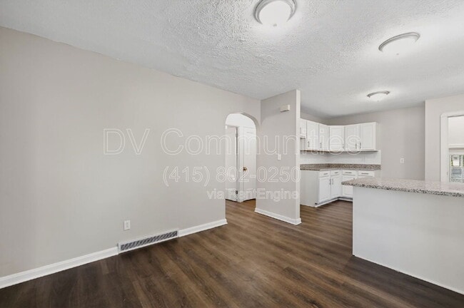 Building Photo - 126 Erie St