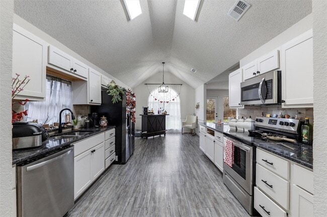 Building Photo - 916 Clover Hill Ln