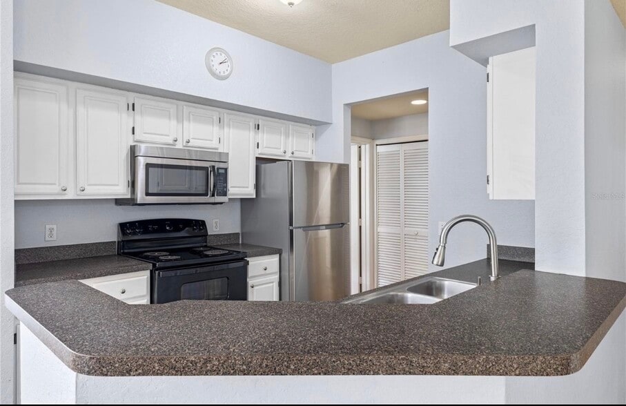 Building Photo - 6017 Westgate Dr