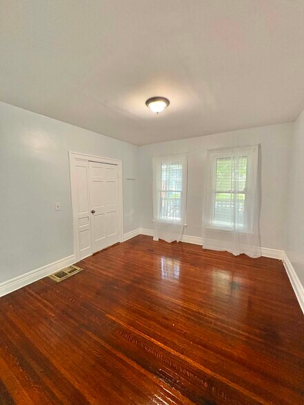Building Photo - 414 Hoyt St