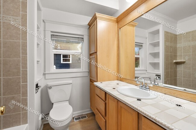 Building Photo - Beautiful North Portland Home —3- Bedrooms...