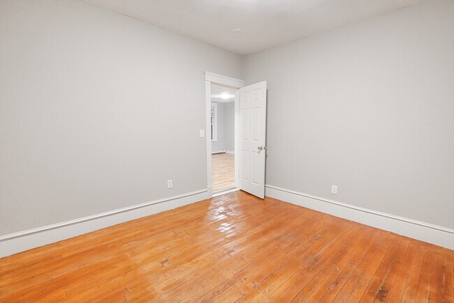 Building Photo - 15 Mendon St