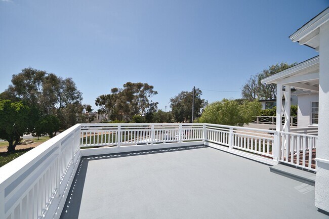 Building Photo - 2 Bed 1 Bath Home in Manhattan Beach Hill Section
