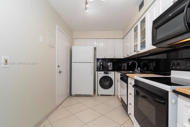 Building Photo - 6770 Indian Creek Dr