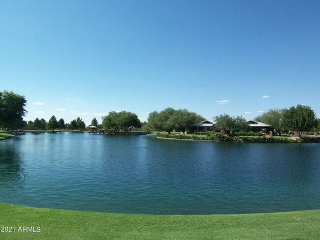 Building Photo - GORGEOUS home in THE KNOLLS at Power Ranch!