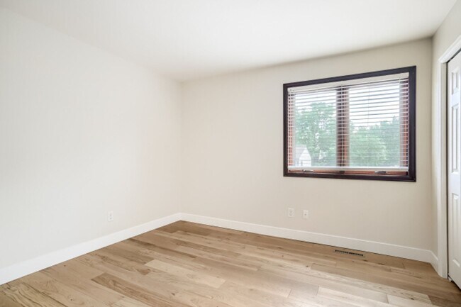 Building Photo - Beautifully Remodeled 3-Bed, 2-Bath Townhouse in Central Boulder