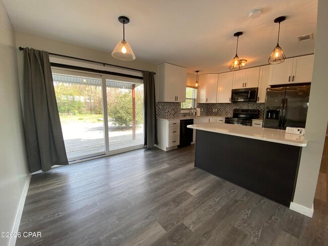 Building Photo - 1606 Clay Ave