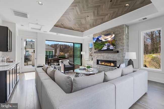 Building Photo - 8201 River Rd