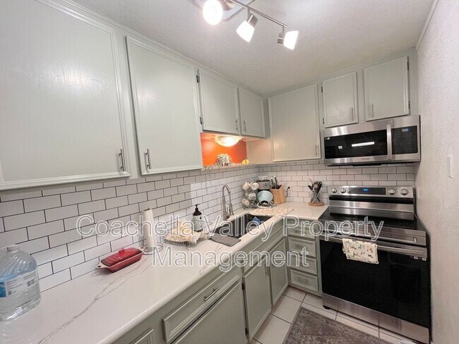 Building Photo - 2860 N Los Felices Rd