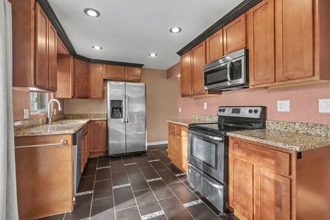 Building Photo - 8624 W Florida Ave