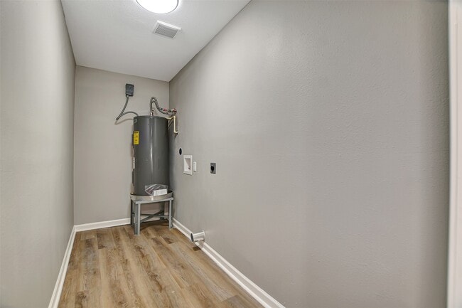 Building Photo - 908 Thomas Ave