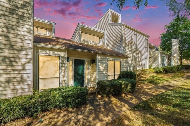 Building Photo - 603 Serramonte Dr