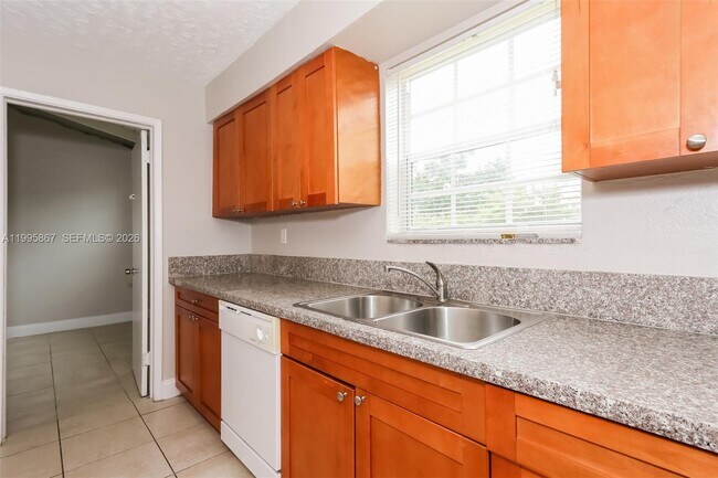 Building Photo - 6331 Southgate Blvd