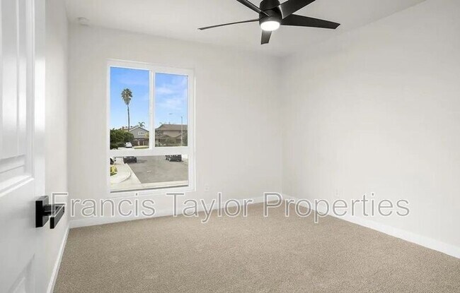 Building Photo - 13837 Paseo Cardiel