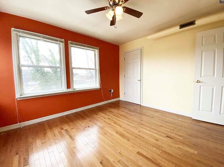 Building Photo - 221 Sterrett St