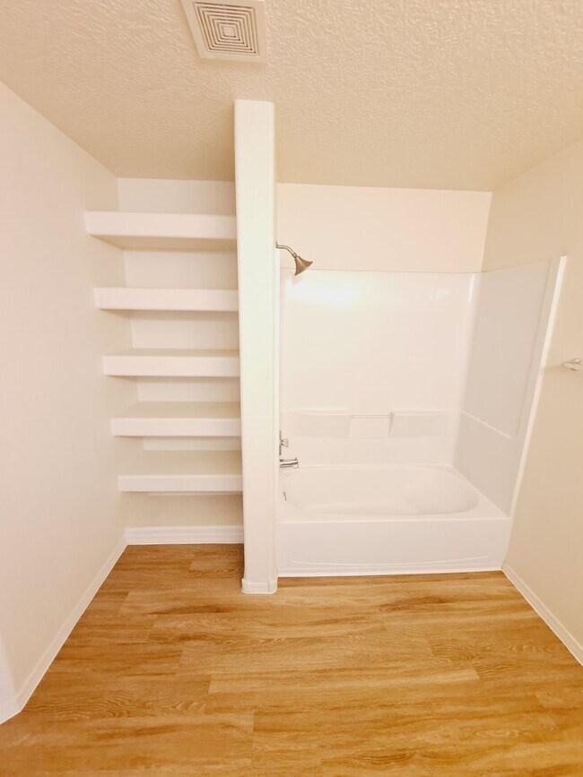 Building Photo - 3 bed 2 bath home in Huning Ranch