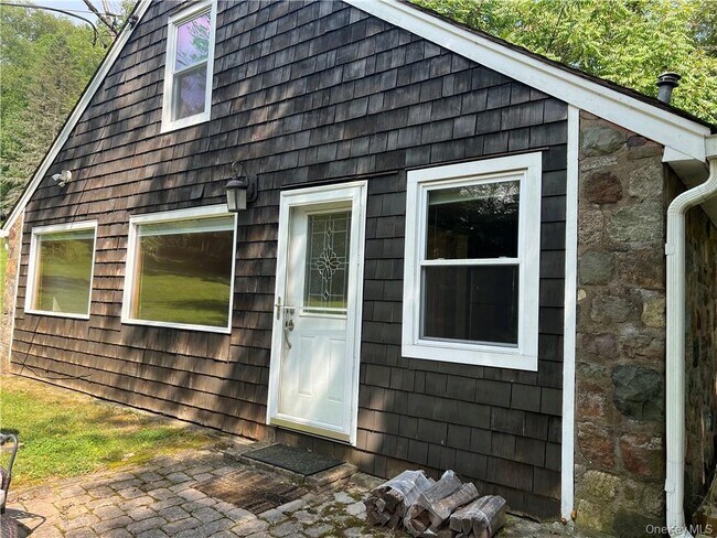 Primary Photo - 591 S Mountain Rd