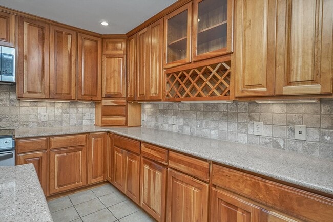 Building Photo - 2406 Jib Cir