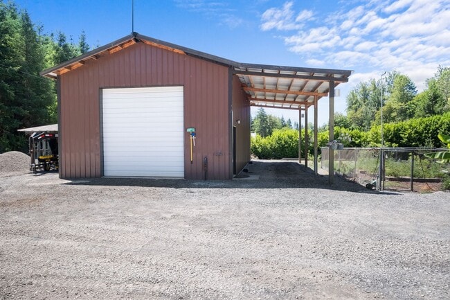 Building Photo - Rare Home on Creek Front Property!