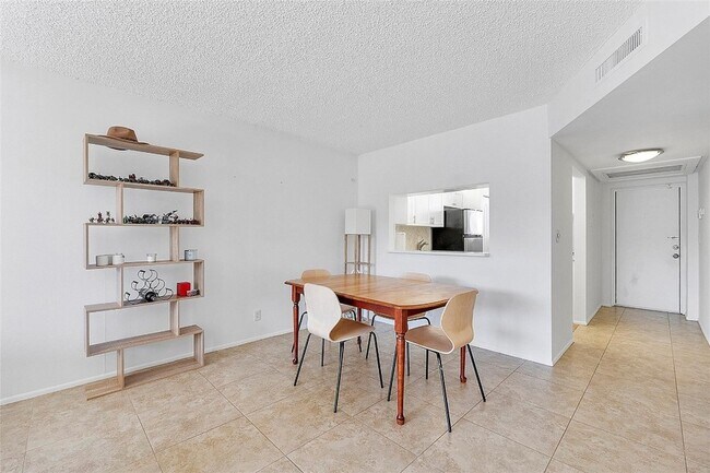 Building Photo - 5300 NE 24th Terrace