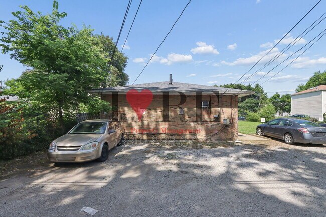 Building Photo - 382 S Hague Ave