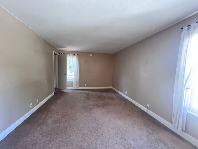 Building Photo - BRIGHT & SPACIOUS 3BD/2BA TOWNHOME IN PLEASANTON CA!!!
