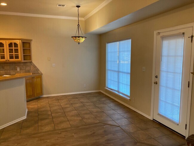 Building Photo - Spacious 3BDRM Home in Blackberry Ridge, V...