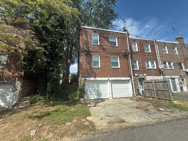 Building Photo - 3830 Berkley Ave