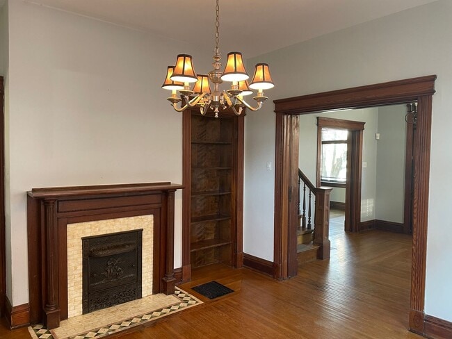 Building Photo - HYDE PARK SINGLE FAMILY HOME WITH OFF-STREET PARKING AND PATIO