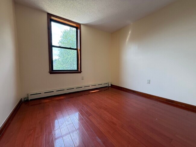 Building Photo - 811 Minnie Pl