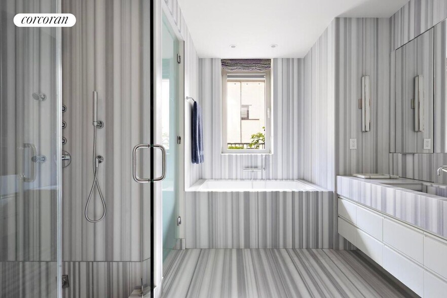 Building Photo - 224 W 18th St