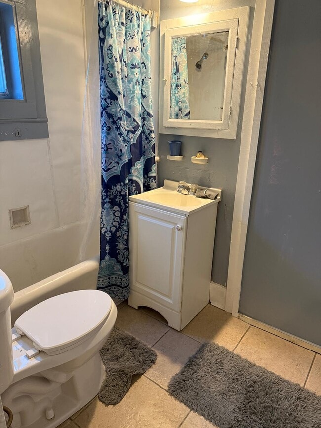 Building Photo - 2328 Union St