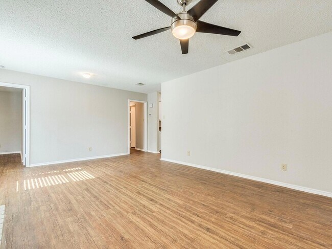 Building Photo - 1110 Hyridge St