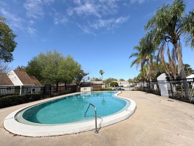 Building Photo - Altamonte Springs 1B/1BA Ground Floor Condo ~ Available NOW!!