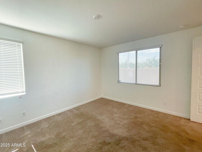 Building Photo - 2239 W Donner Dr