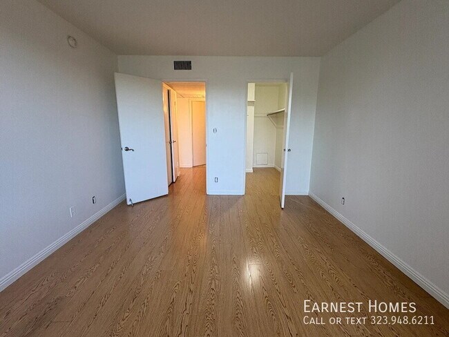 Building Photo - 12830 Burbank Blvd