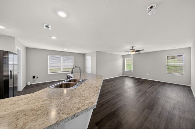 Building Photo - 4404 SW Sackett Ave