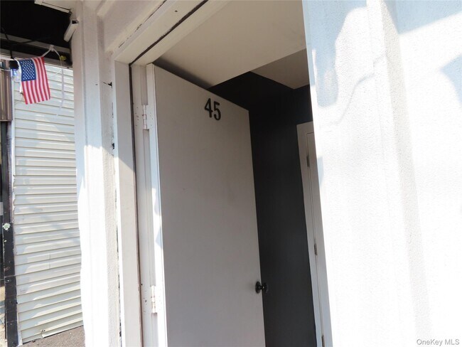 Building Photo - 45 Deer Park Ave