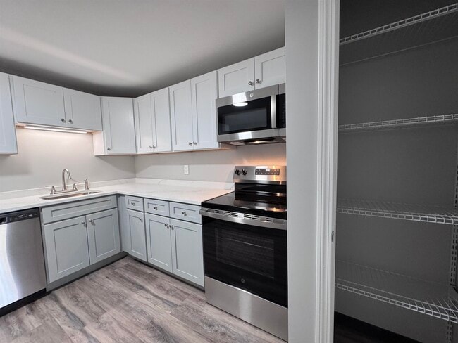 Building Photo - 95 Powers St